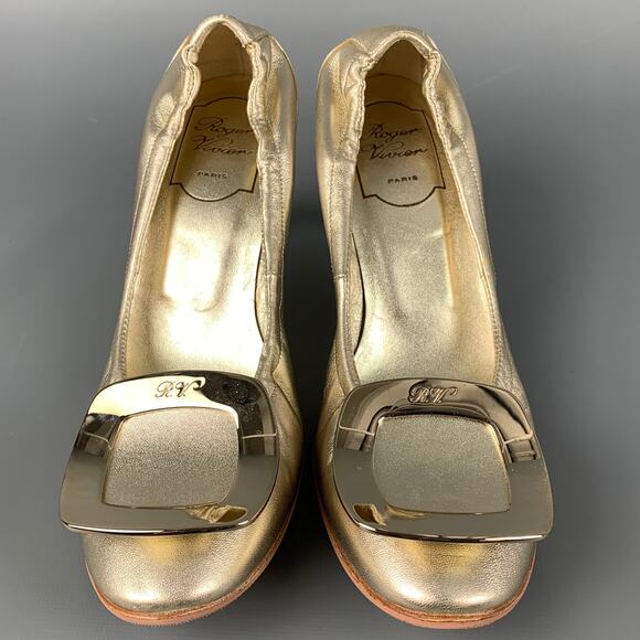 ROGER VIVIER Size 6 Gold Leather Pumps - Picture 4 of 7